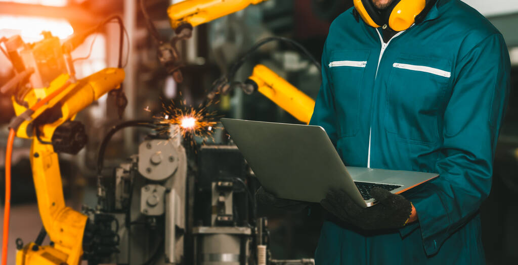 Manufacturing Services: The 6 Benefits of Using Custom Automation Software